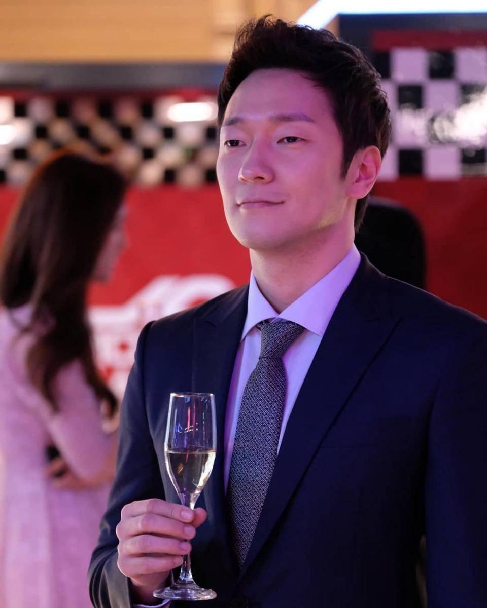 Son Seok Koo (instagram.com/sbdent_ss)
