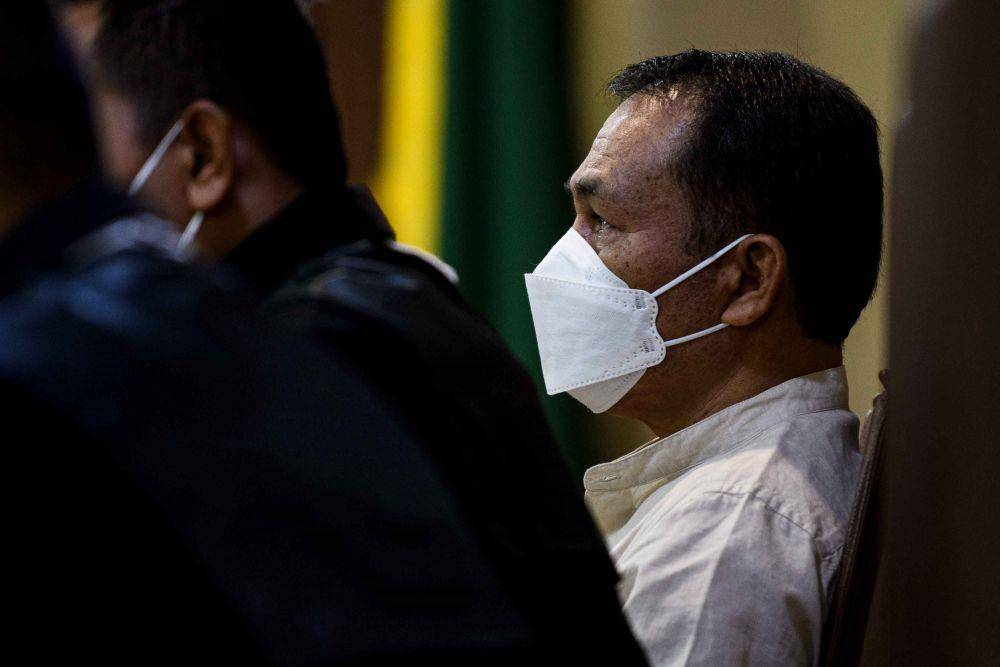 Terdakwa Muara Perangin Angin menjalani sidang lanjutan kasus suap terhadap Bupati Langkat terkait kegiatan pengadaan barang dan jasa tahun 2020-2022 Kabupaten Langkat, Sumatera Utara di Pengadilan Tipikor, Jakarta, Senin (11/4/2022). (ANTARA FOTO/Sigid Kurniawan)