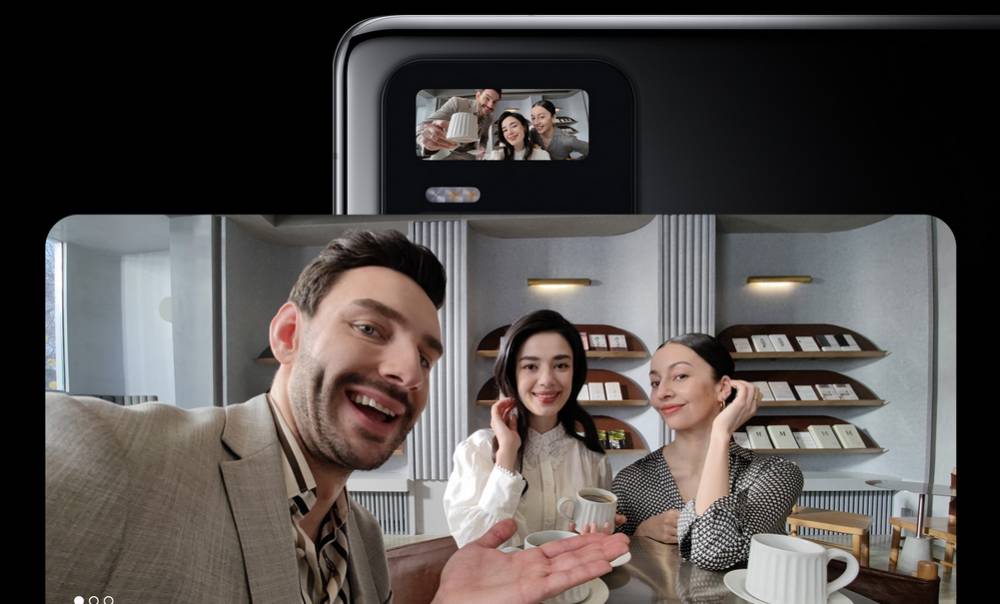 ilustrasi selfie dengan kamera belakang Xiaomi Mi 11 Ultra (mi.co.id)