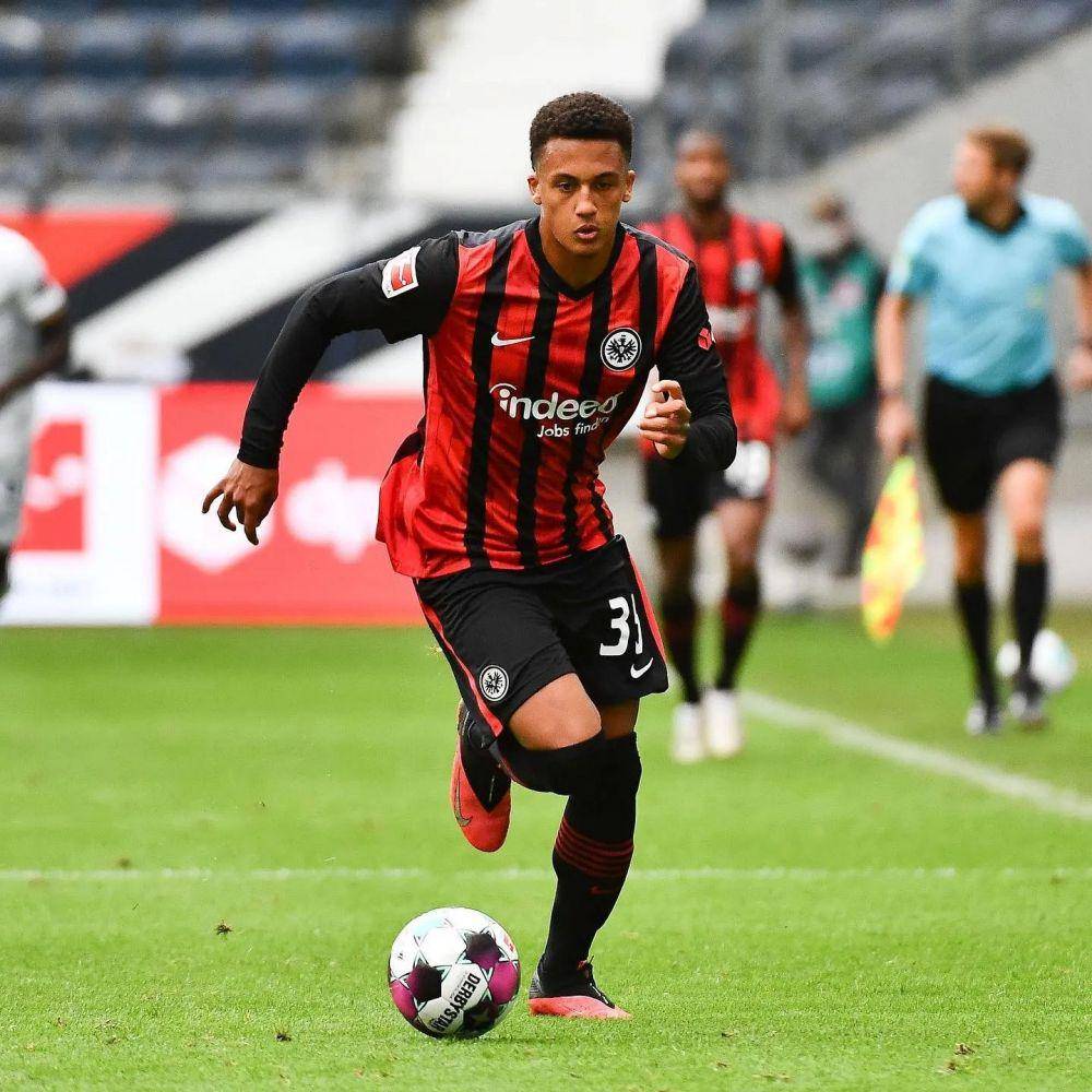 Tuta saat membela Eintracht Frankfurt di Bundesliga. (instagram.com/ltuta_38)