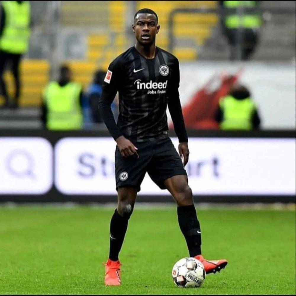 Evan Ndicka saat memperkuat Eintracht Frankfurt. (instagram.com/evanndicka)