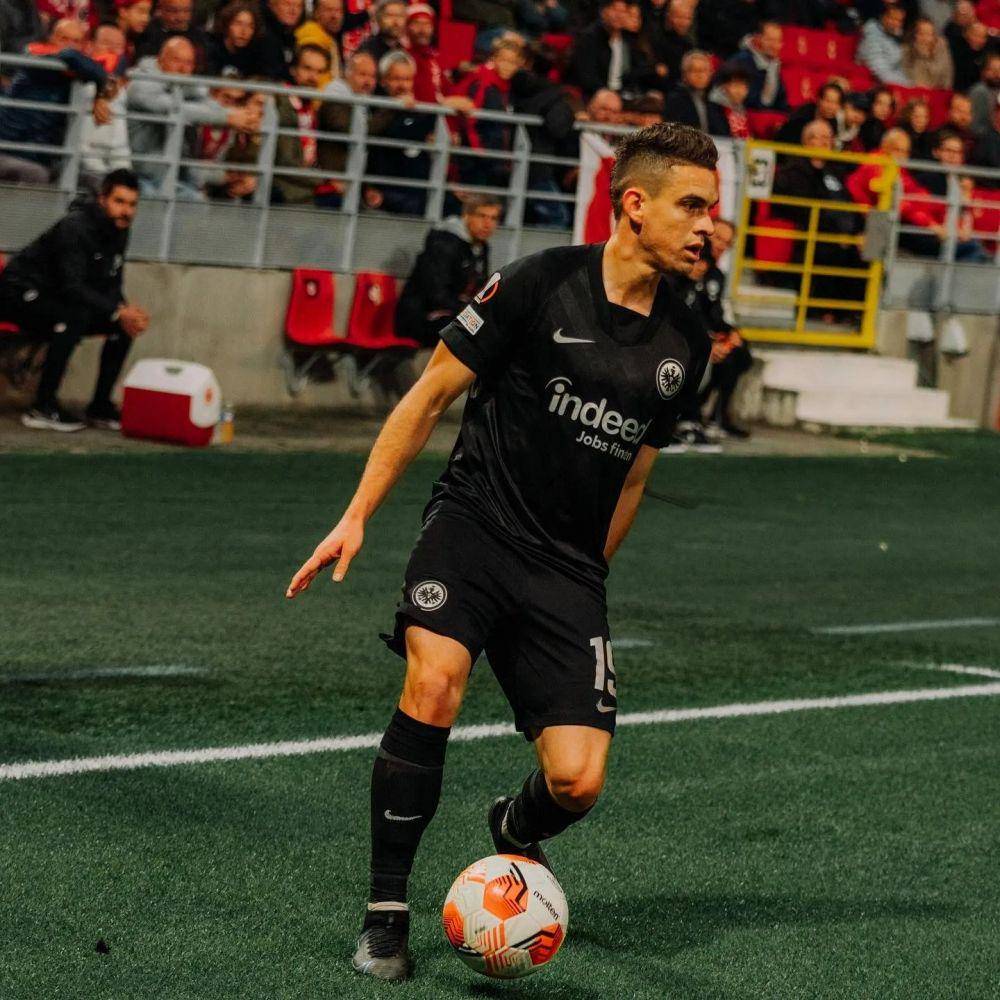 Rafael Borre saat membela Eintracht Frankfurt di Bundesliga. (instagram.com/rafaelsantosborre)