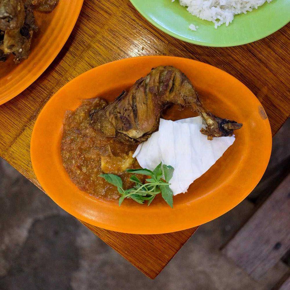 Pecel Ayam (instagram.com/nomdicted)