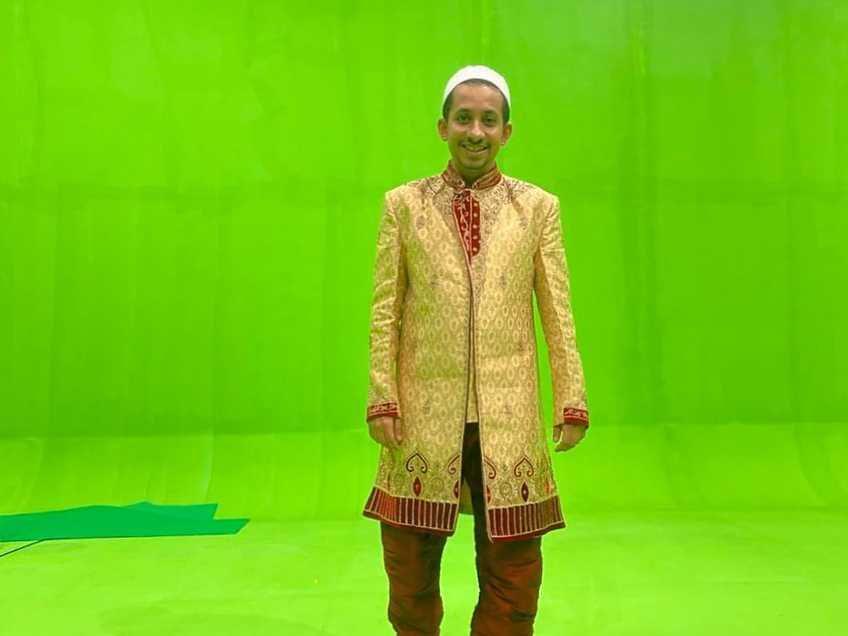 Penulis Buku Seni Merayu Tuhan, 12 Potret Ceria Husein Ja'far Al Hadar