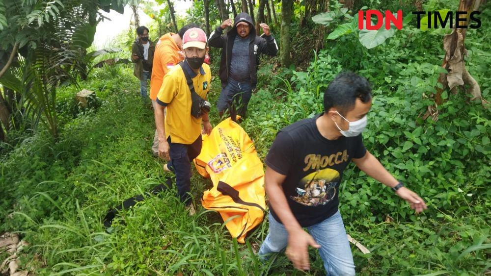 Mayat Perempuan Tanpa Busana Ditemukan Mengambang di Sungai Citarum