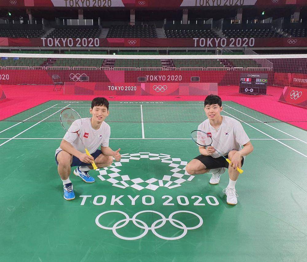 Seo Seung Jae dan Choi Sol Gyu berpose di lapangan di Olimpiade Tokyo 2020. (instagram.com/seungjae_seo)