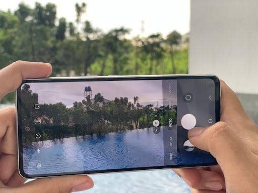 Samsung Galaxy A53 5G (IDN Times/Indira Hanum)