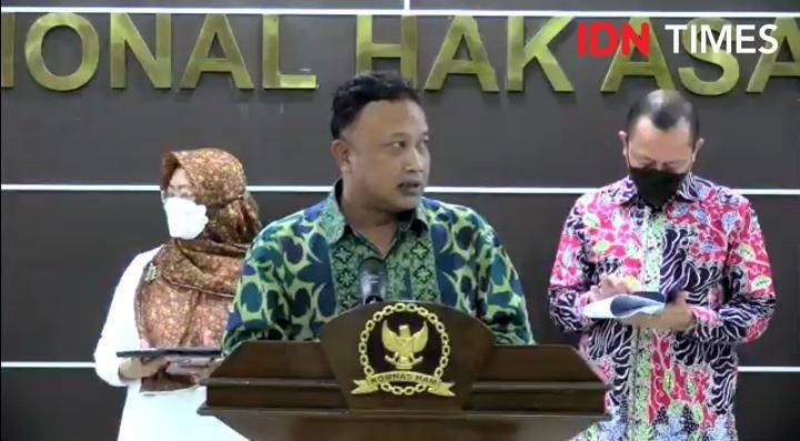 Komisioner bidang Pemantauan dan Penyelidikan Komnas HAM Choirul Anam dalam keterangan pers hasil pemantauan dan penyelidikan kasus kematian dokter Sunardi, secara daring, Senin (11/4/2022). (IDN Times/Lia Hutasoit)