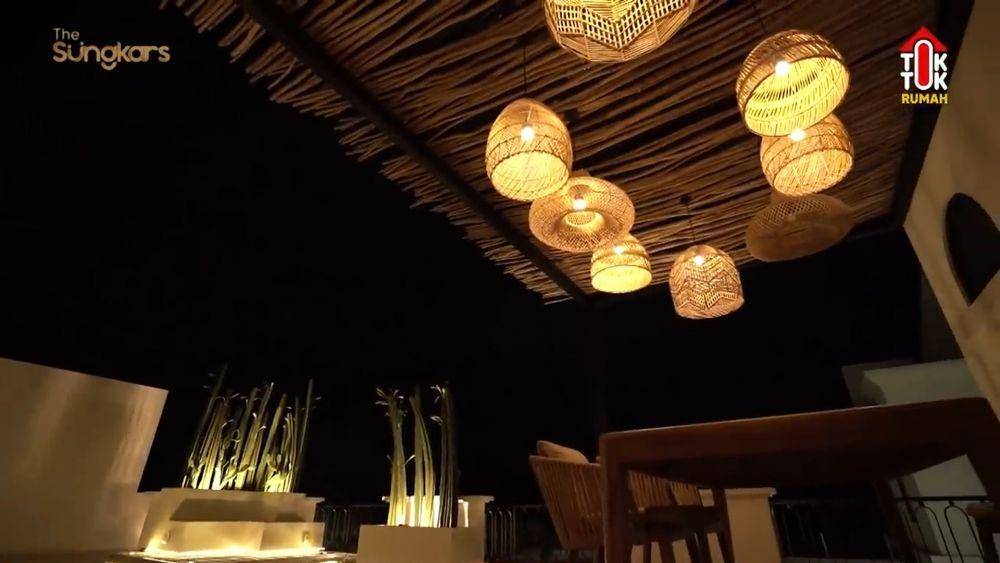 potret rooftop Shireen Sungkar (youtube/The Sungkars)
