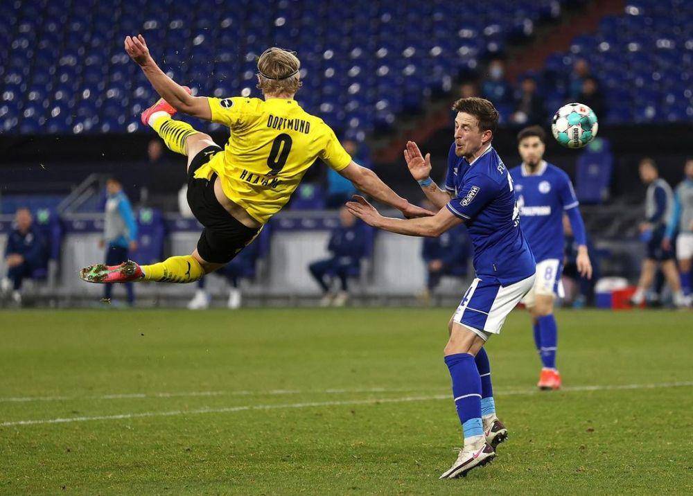 Erling Haaland Saat Mencetak Gol Akrobatik Melawan Schalke 04 (intsagram.com/erling.haaland)