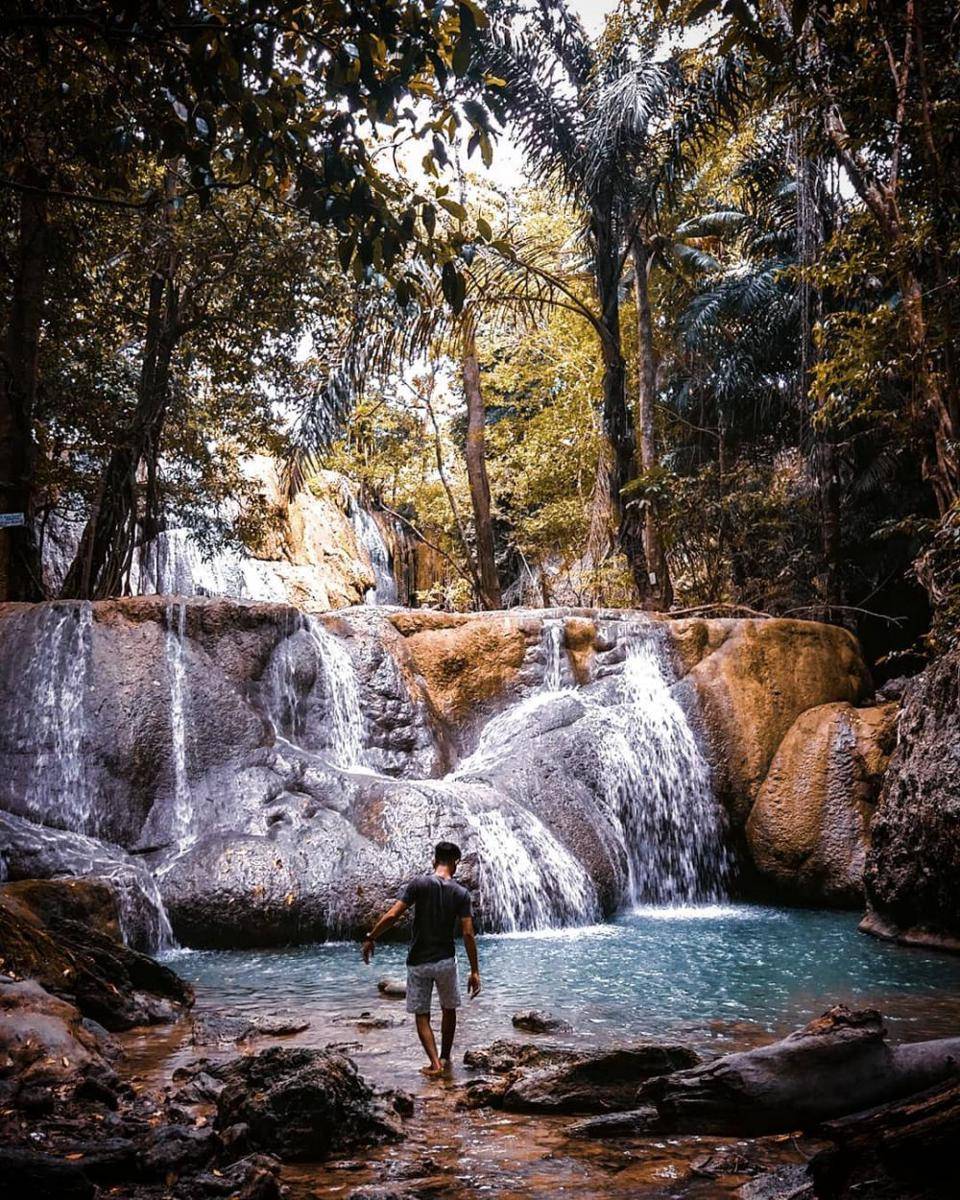 potret Air Terjun Oenesu (Instagram.com/dejan_nmz)