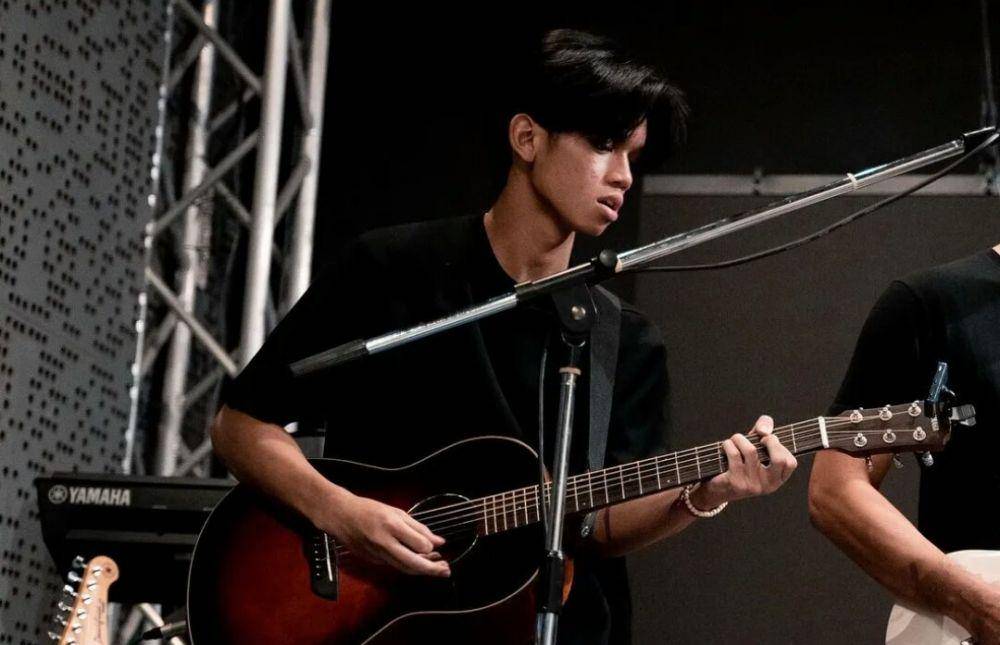 potret Andra Ramadhan manggung bareng Zavi sang anak (instagram.com/andra_photo)