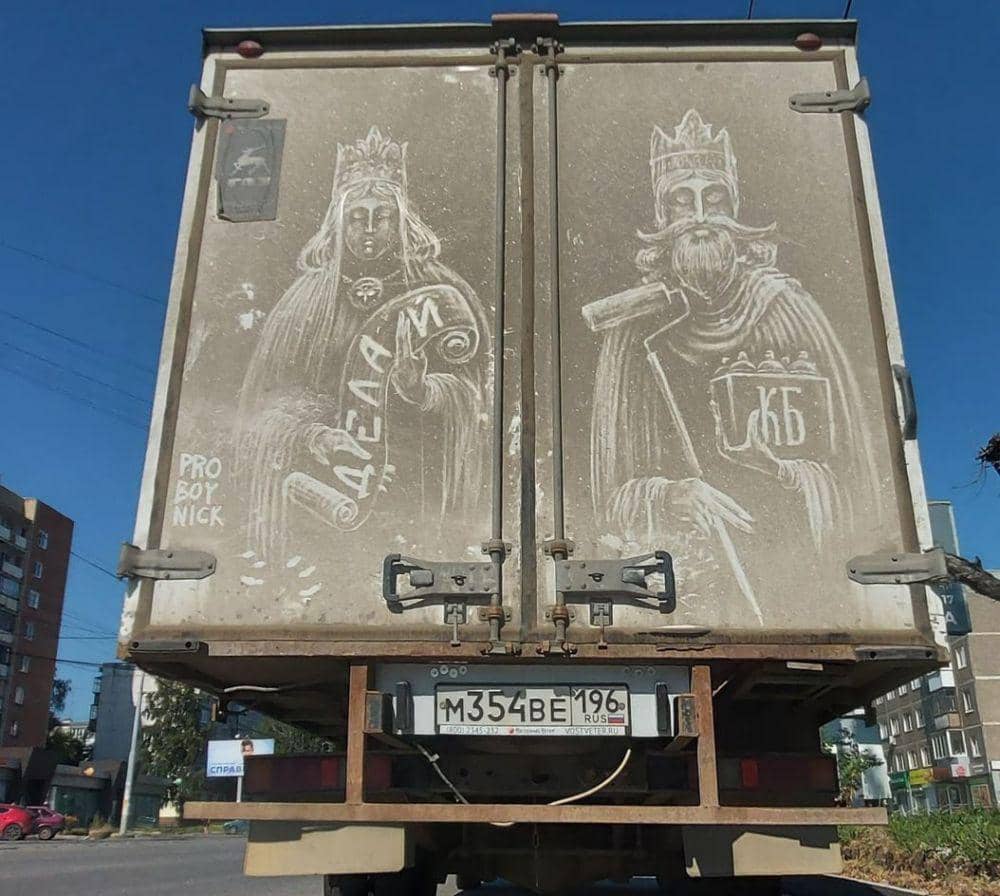 potret lukisan dari debu di mobil kotor (instagram.com/proboynick)