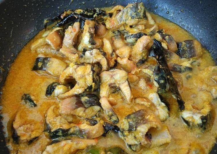 belut bumbu kuning (instagram.com/resep.us)