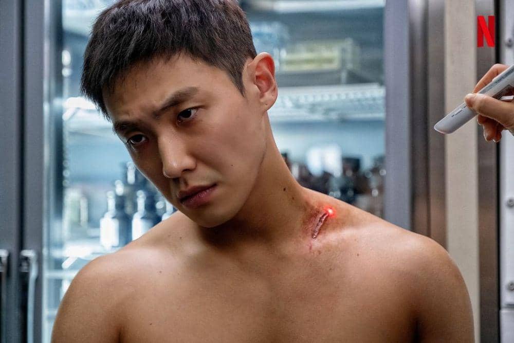 Lee Joon di KDrama The Silent Sea (instagram.com/netflixkr)