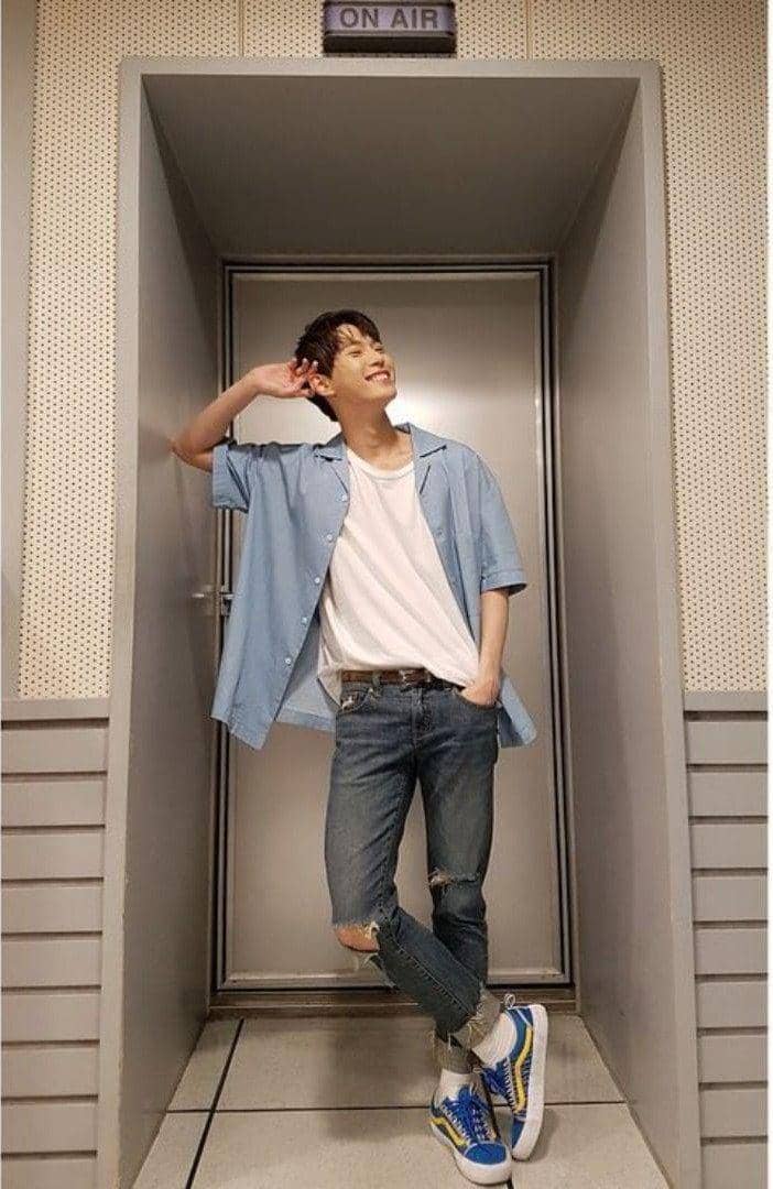 kemeja Doyoung NCT (instagram.com/nctunited00)