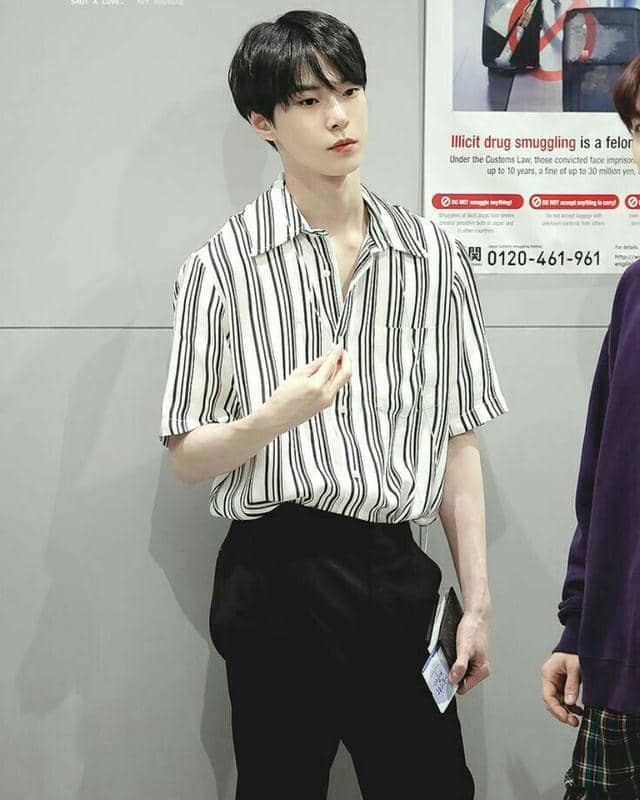 kemeja Doyoung NCT (instagram.com/nctunited00)