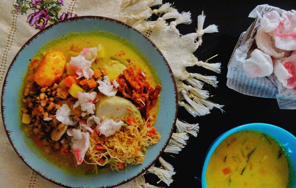 9 Rekomendasi Tempat Makan Lontong Medan Terenak, Bikin Ngiler!
