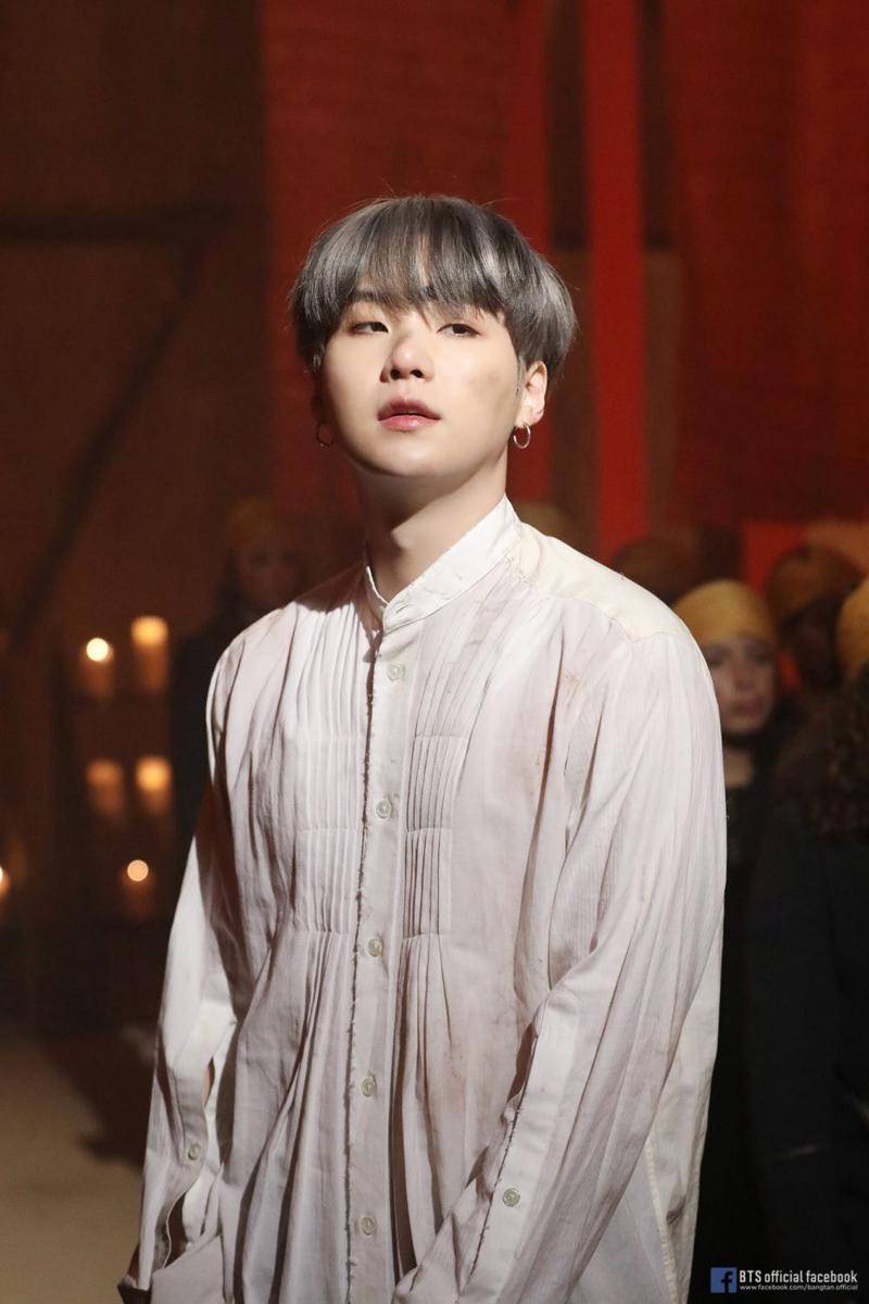 Suga BTS (facebook.com/bangtan.official)