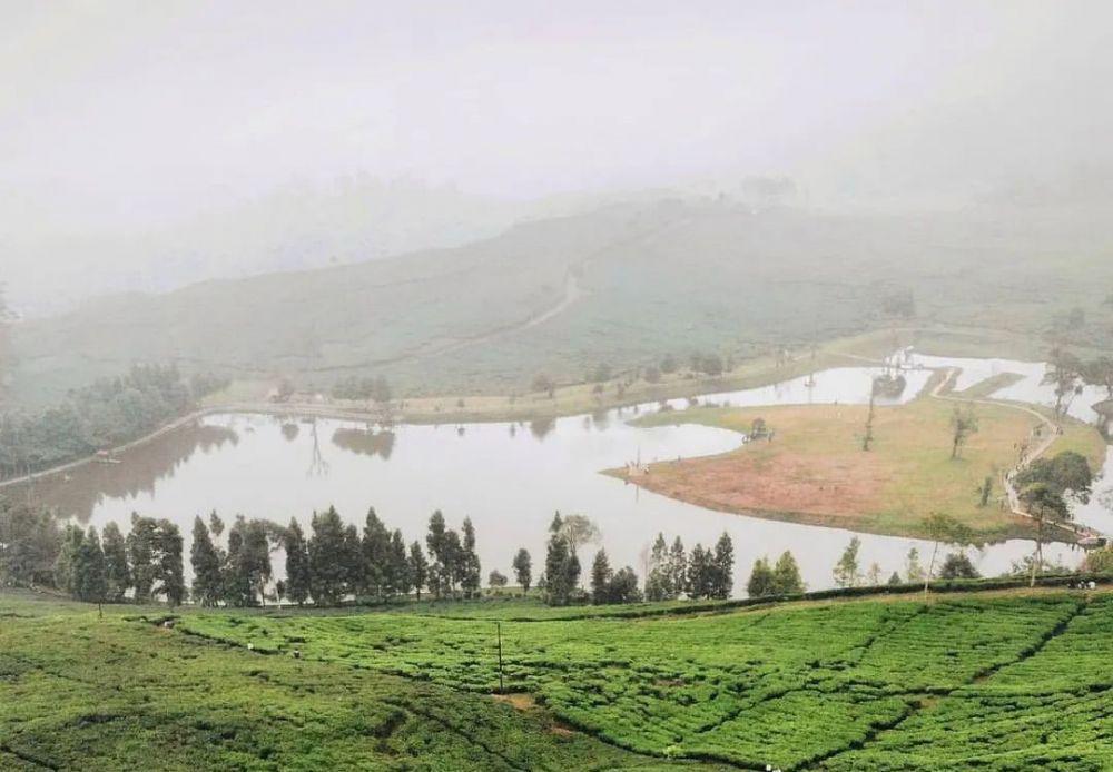 10 Potret Telaga Saat Puncak, Hawa Sejuknya Menenangkan