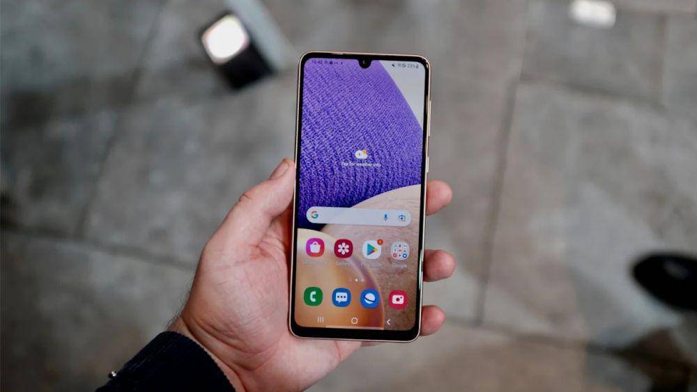 ilustrasi HP murah Samsung (trustedreviews.com)