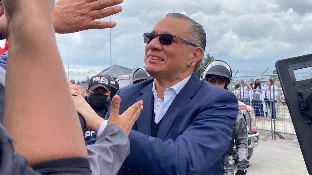 Mantan Wakil Presiden Ekuador, Jorge Glas ketika dibebaskan dari penjara Lacatunga pada Minggu (10/4/2022). (twitter.com/BancadaUNESec)