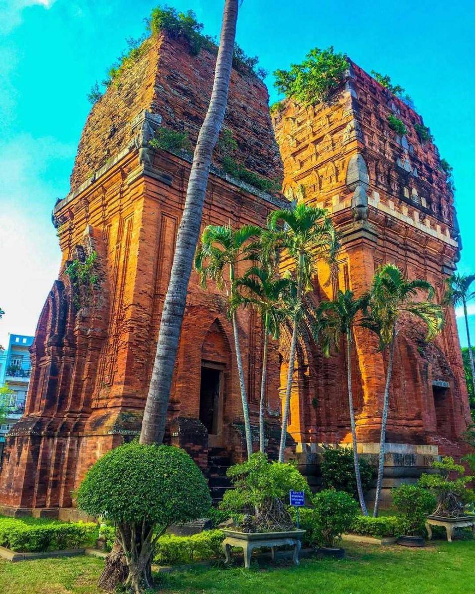 Twin Towers (instagram.com/life_of_kuselo)
