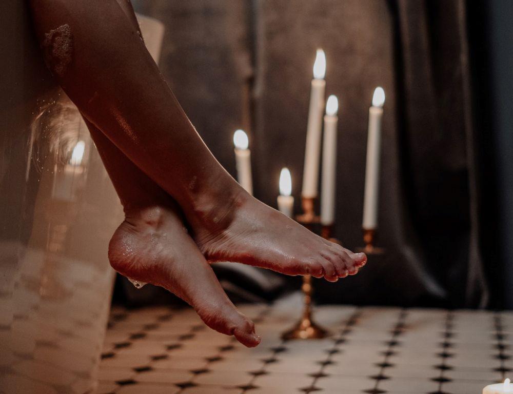 Foot Fetish: Memahami Ketertarikan Seksual pada Kaki