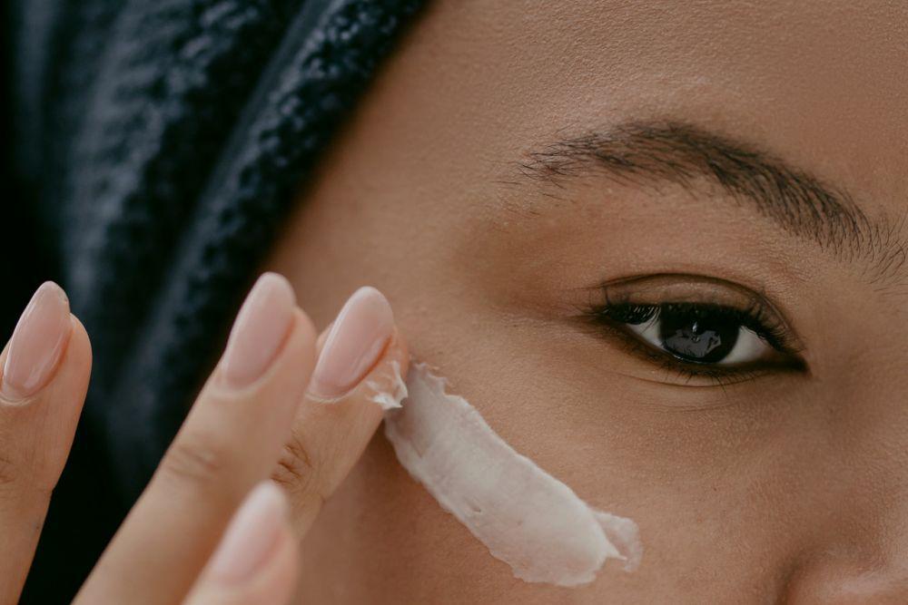 5 Rekomendasi Skincare Eye Cream, Lembapkan Under Eye