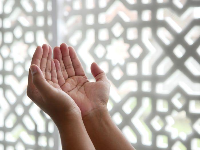 6 Puisi Religi Karya Sastrawan Indonesia yang Melegenda, Wajib Tahu!