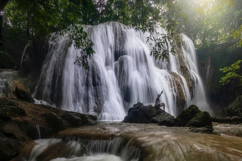 10 Potret Menyegarkan Air Terjun Oenesu di Kupang NTT