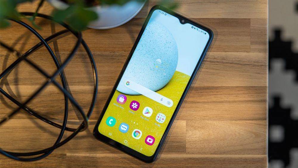 ilustrasi Samsung Galaxy A3 (theverge.com)