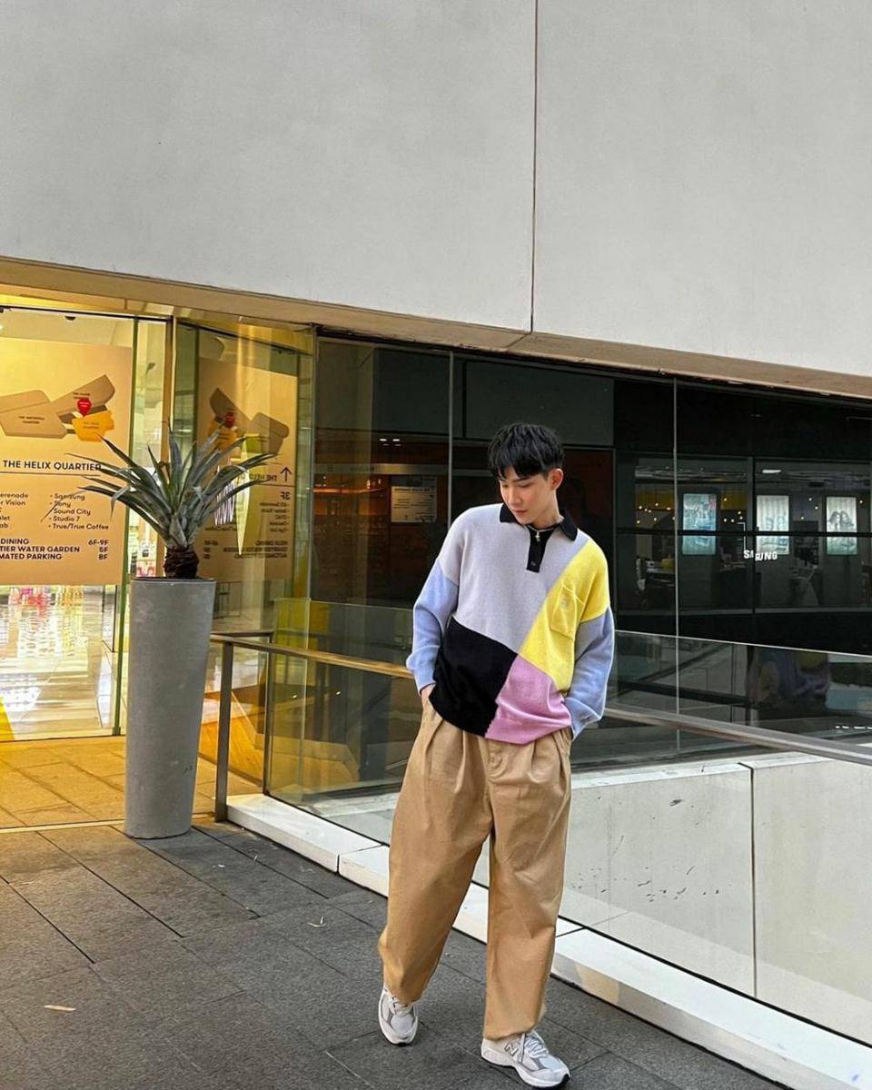 outfit kasual ala Khaotung Thanawat (instagram.com/khaotungg)