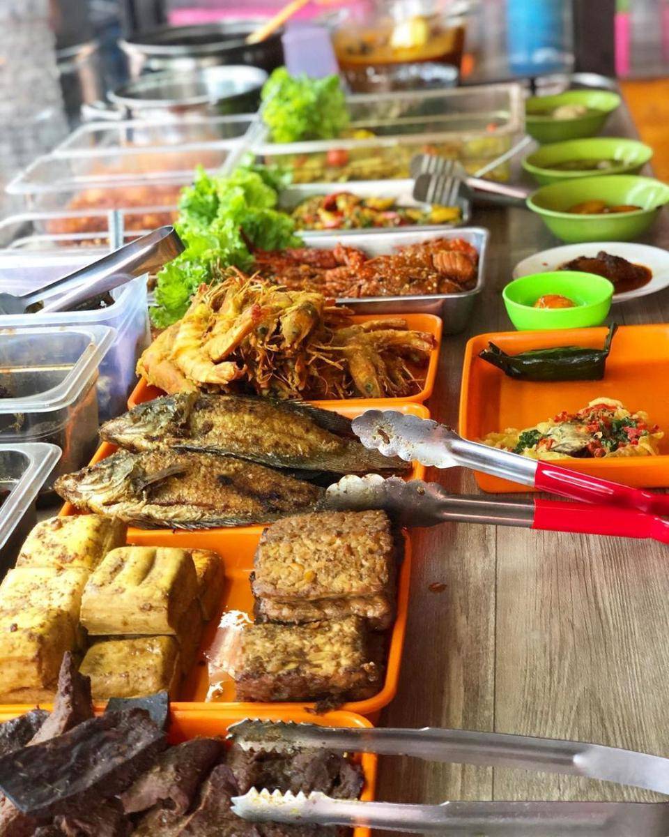 sajian makanan rumahan Ma'Uneh (instagram.com/ rumahmakanmauneh)