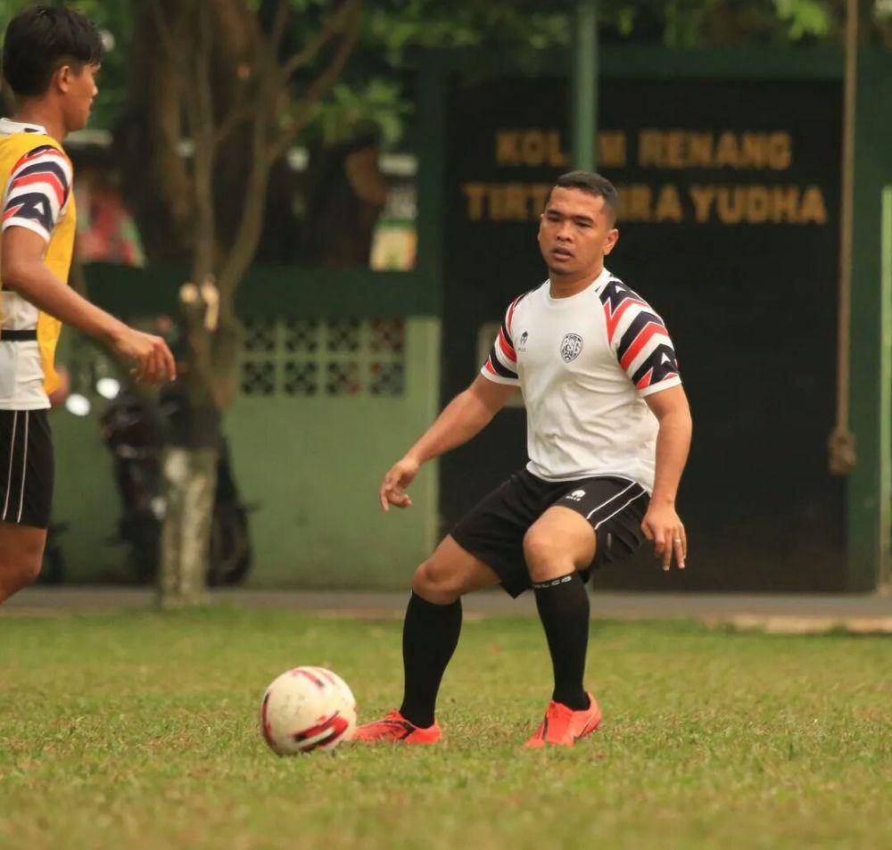 potrer Putra Siregar bermain sepak bola (instagram.com/putrasiregarr17)