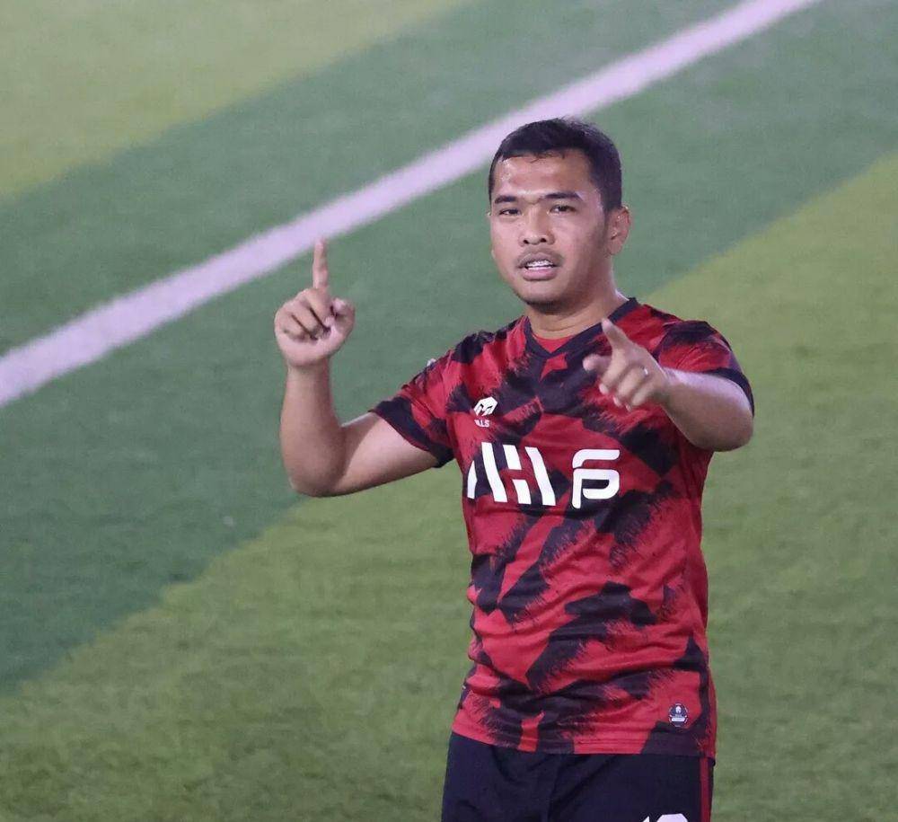 potrer Putra Siregar bermain sepak bola (instagram.com/putrasiregarr17)
