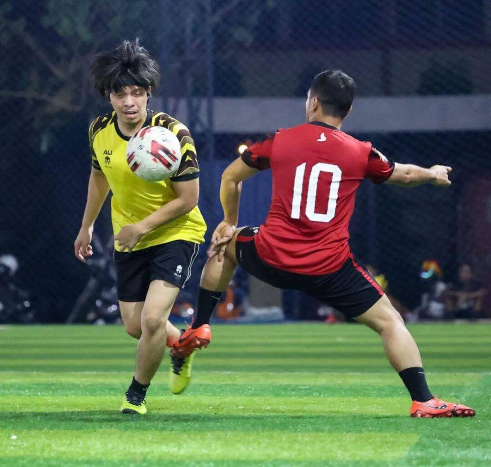 potrer Putra Siregar bermain sepak bola (instagram.com/putrasiregarr17)