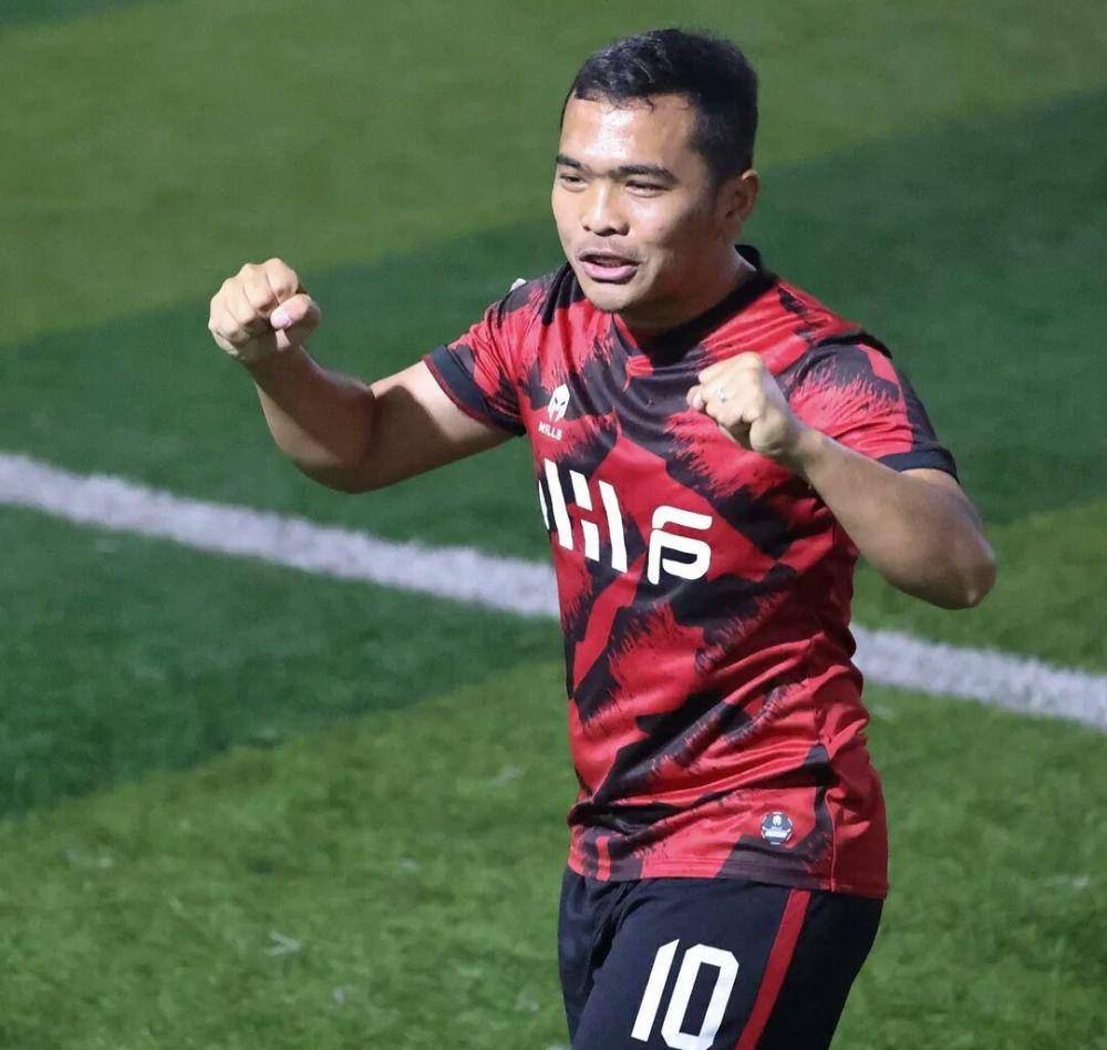 potrer Putra Siregar bermain sepak bola (instagram.com/putrasiregarr17)