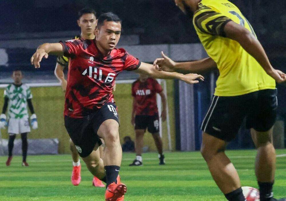 potrer Putra Siregar bermain sepak bola (instagram.com/putrasiregarr17)