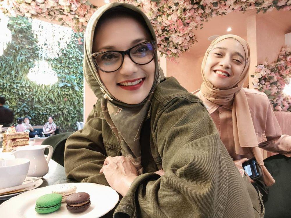 9 Potret Marissa Haque dan Chiki Fawzi, Ibu Anak Rasa Kakak Adik!