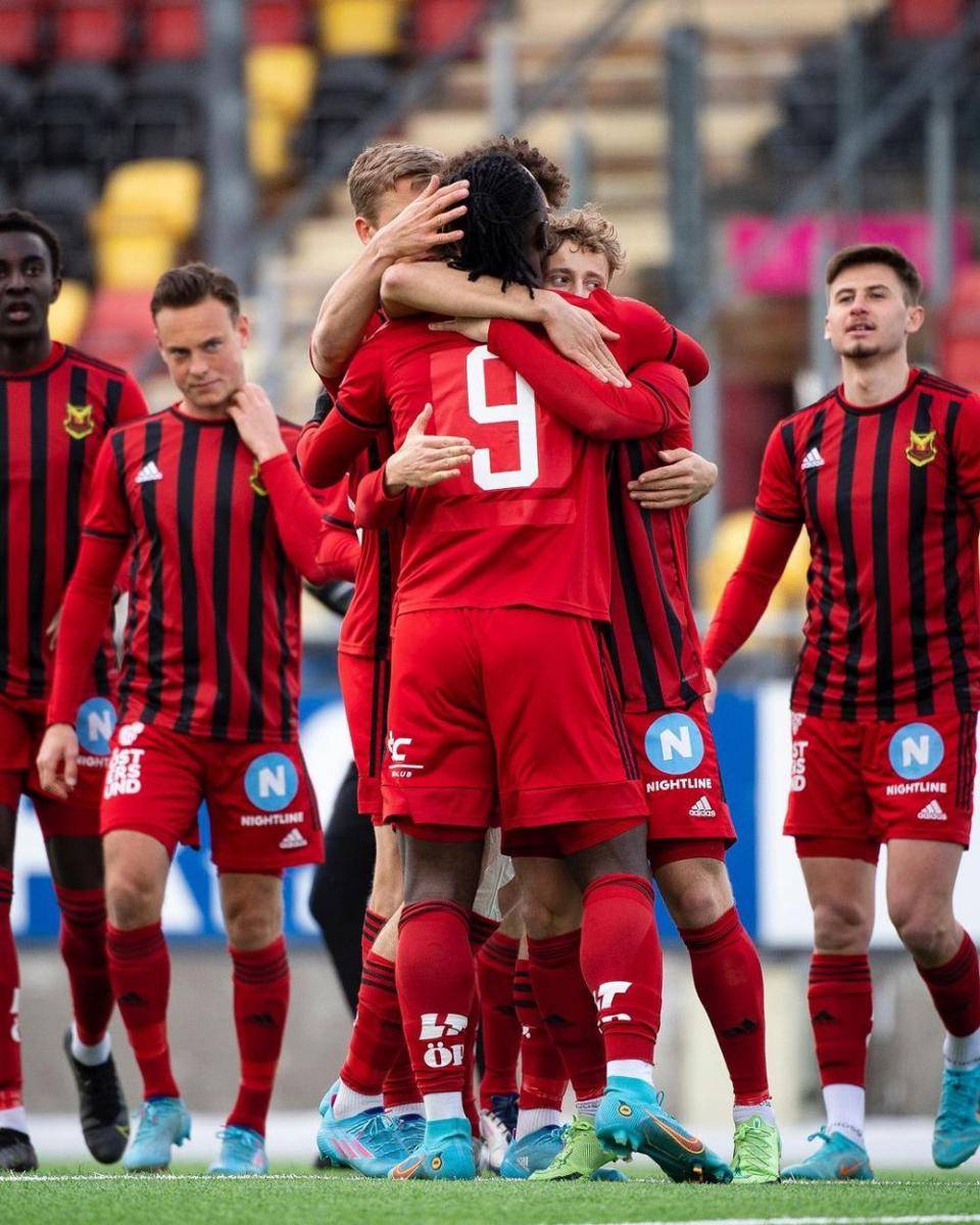 potret pemain Östersunds FK merayakan gol (instagram.com/ofkofficial)