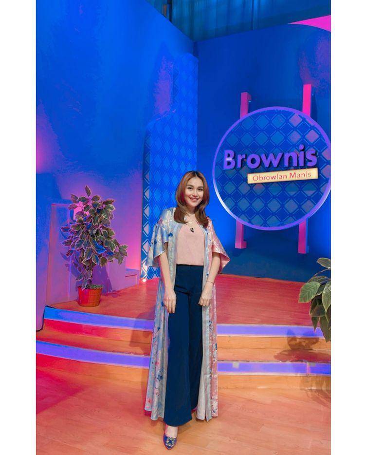 potret Ayu Ting Ting nge-host di momen ramadhan (instagram.com/ayutingting92)