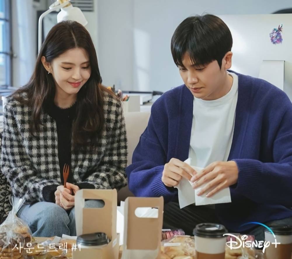 Han So Hee dan Park Hyung Sik di Soundtrack #1 (instagram.com/disneypluskr)