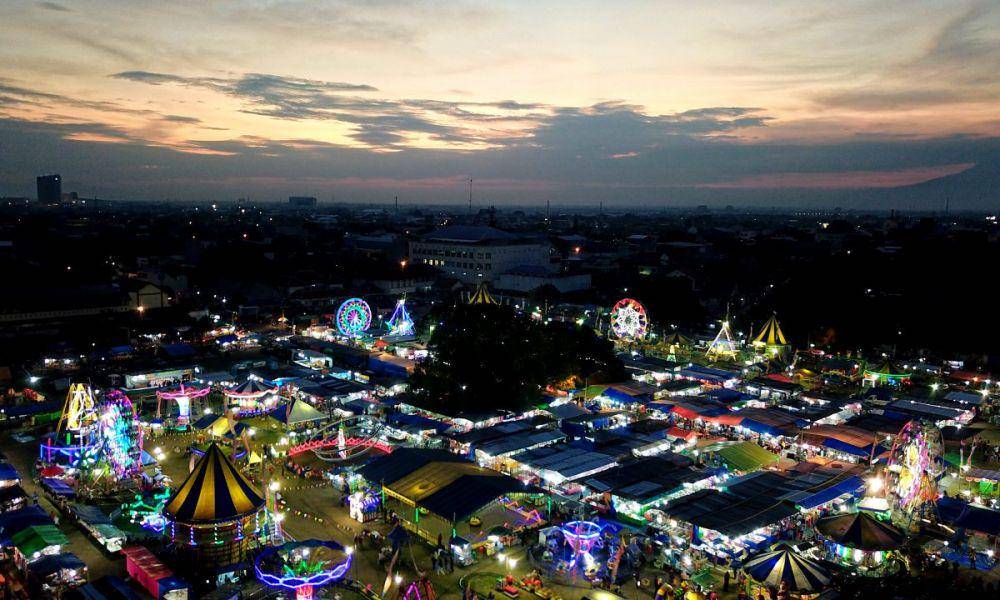 Alun-alun kidul di malam hari (surakarta.go,id)