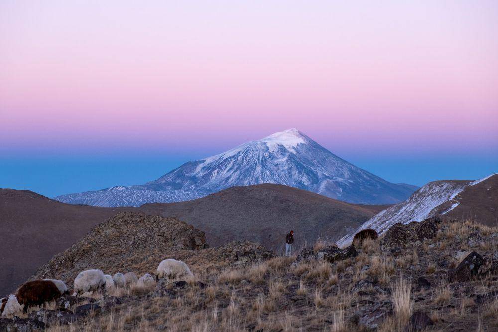 Gunung Ararat, Turki (unsplash.com/Daniel Born)