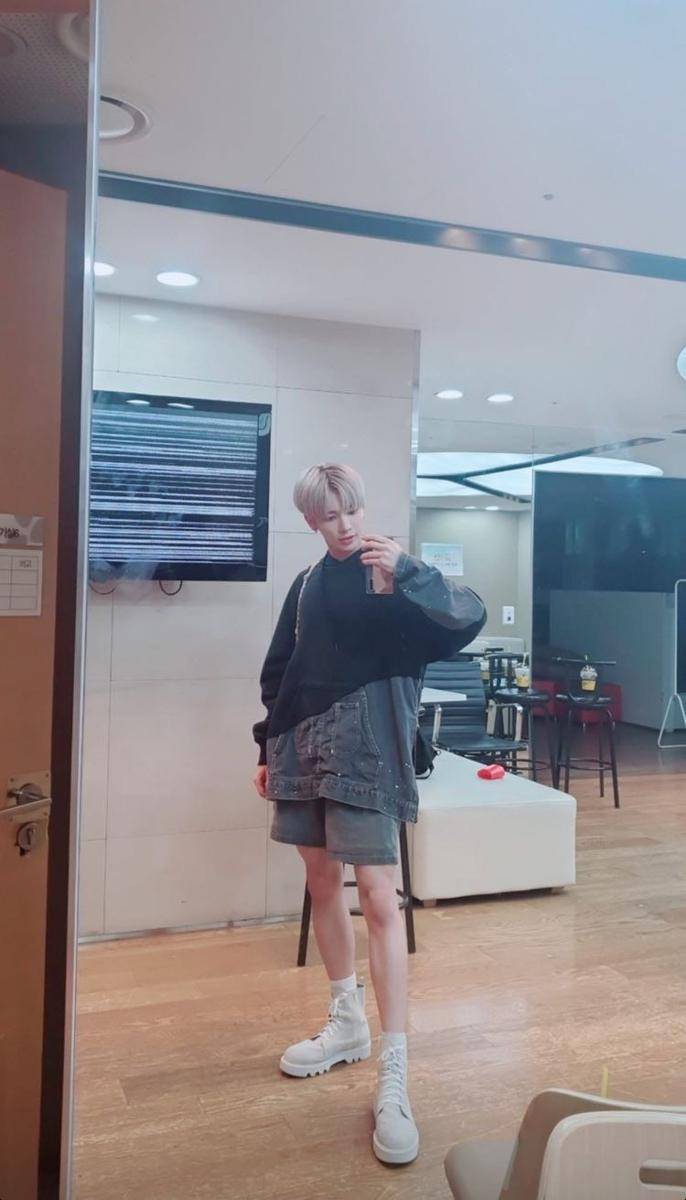Referensi Look OOTD ala Taehyun TXT (twitter.com/taehyunlooks)