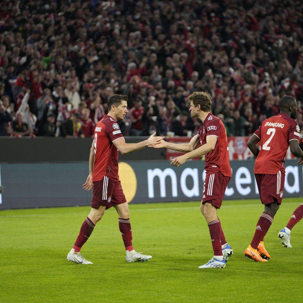 Thomas Mueller masih bingung karena Bayern Muncih tersingkir di perempat final Liga Champions oleh Villareal. (Twitter/@@FCBayernEN)