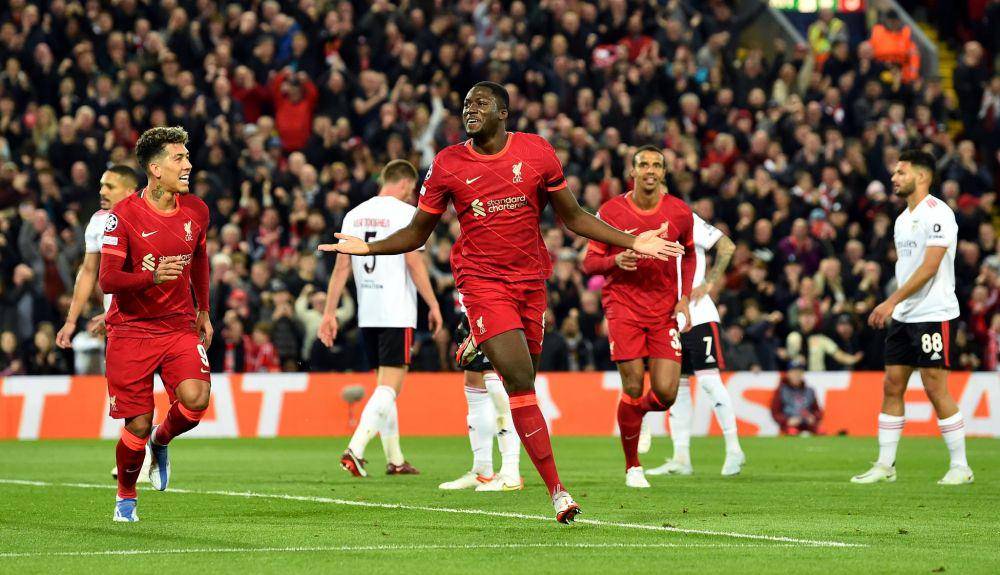 Roberto Firmino, Ibrahima Konate, dan Joel Matip lakukan selebrasi usai membobol gawang Benfica di Liga Champions pada 14 April 2022. (twitter.com/LFC)