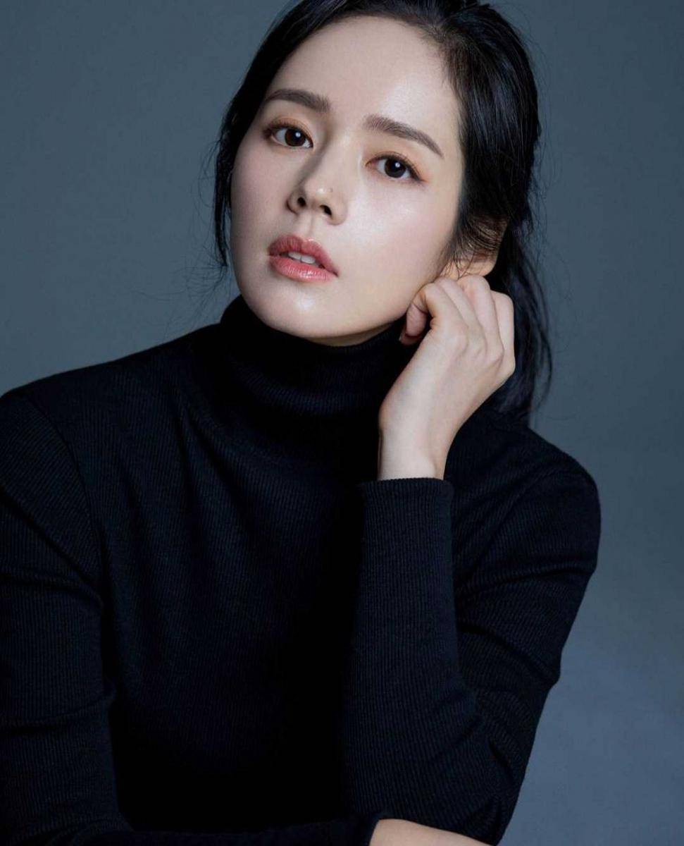 Han Ga In (instagram.com/bhent_official)