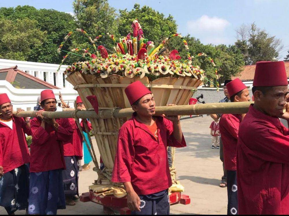 Grebeg Syawal (instagram.com/riaaapratiwi)